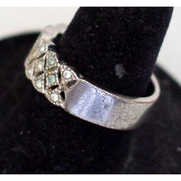 Size 7, Vintage Lovely Checkered Rhinestones Silver Tone Ring by Avon - A26 - Picture 3 of 4